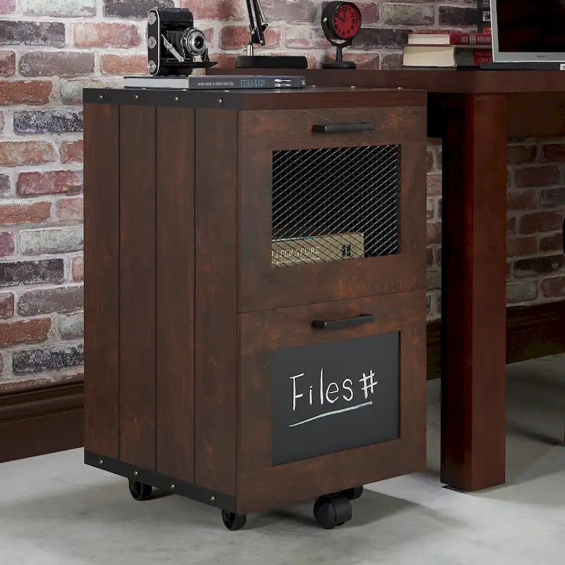 Meuble de rangement 2 tiroirs avec insert en treillis métallique, panneau ardoise et roulettes – Noyer vintage, style rustique, simple