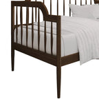 Lit de repos double à fuseaux en bois – Chêne clair / Noyer, Style minimaliste, Une place
